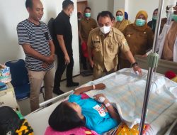 Sambangi Pasien DBD di RSUD Bahteramas, Pj Gubernur Sultra : Mari Kita Doakan Para Pasien Segera Sembuh