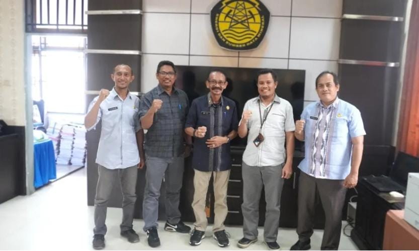 Kepala Dinas ESDM Sultra, Ir Andi Azis MSi (tengah). (istimewa)