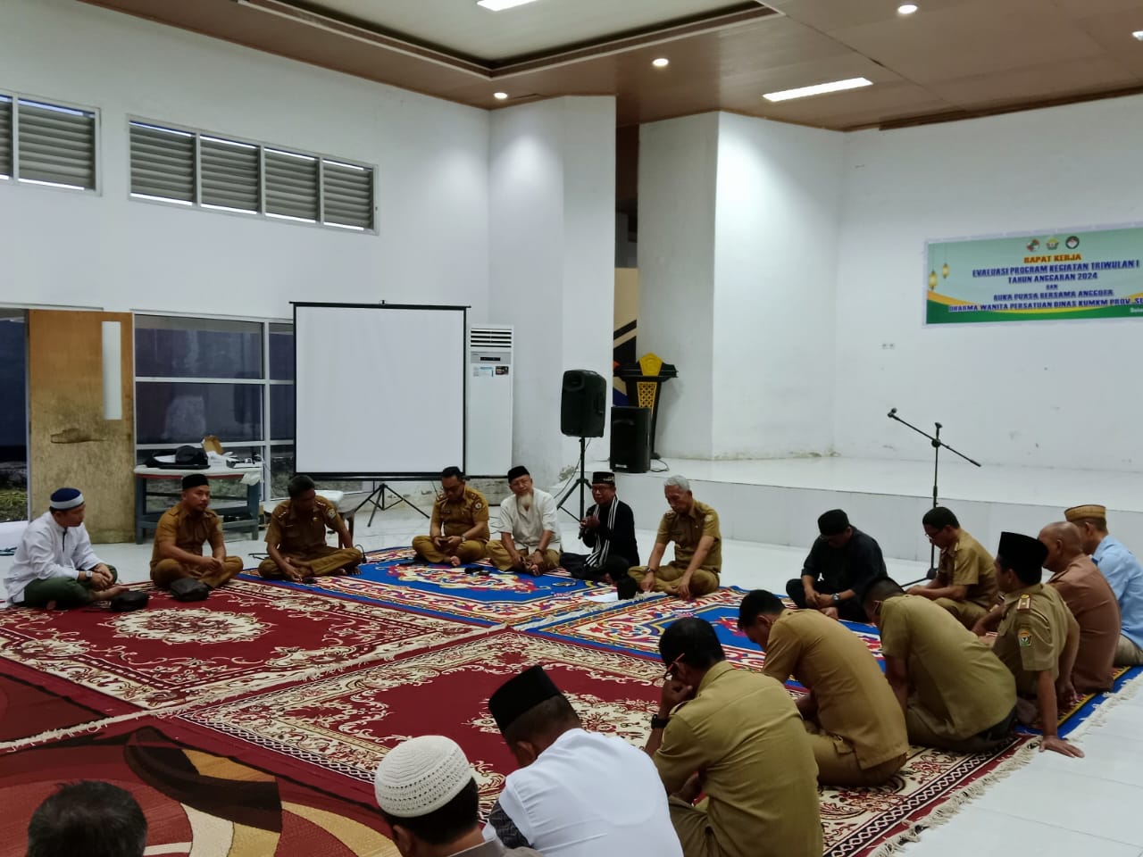 Dinas Koperasi dan UMKM Provinsi Sultra saat menggelar rapat kerja evaluasi program kegiatan triwulan I tahun anggaran 2024 dan buka puasa bersama.