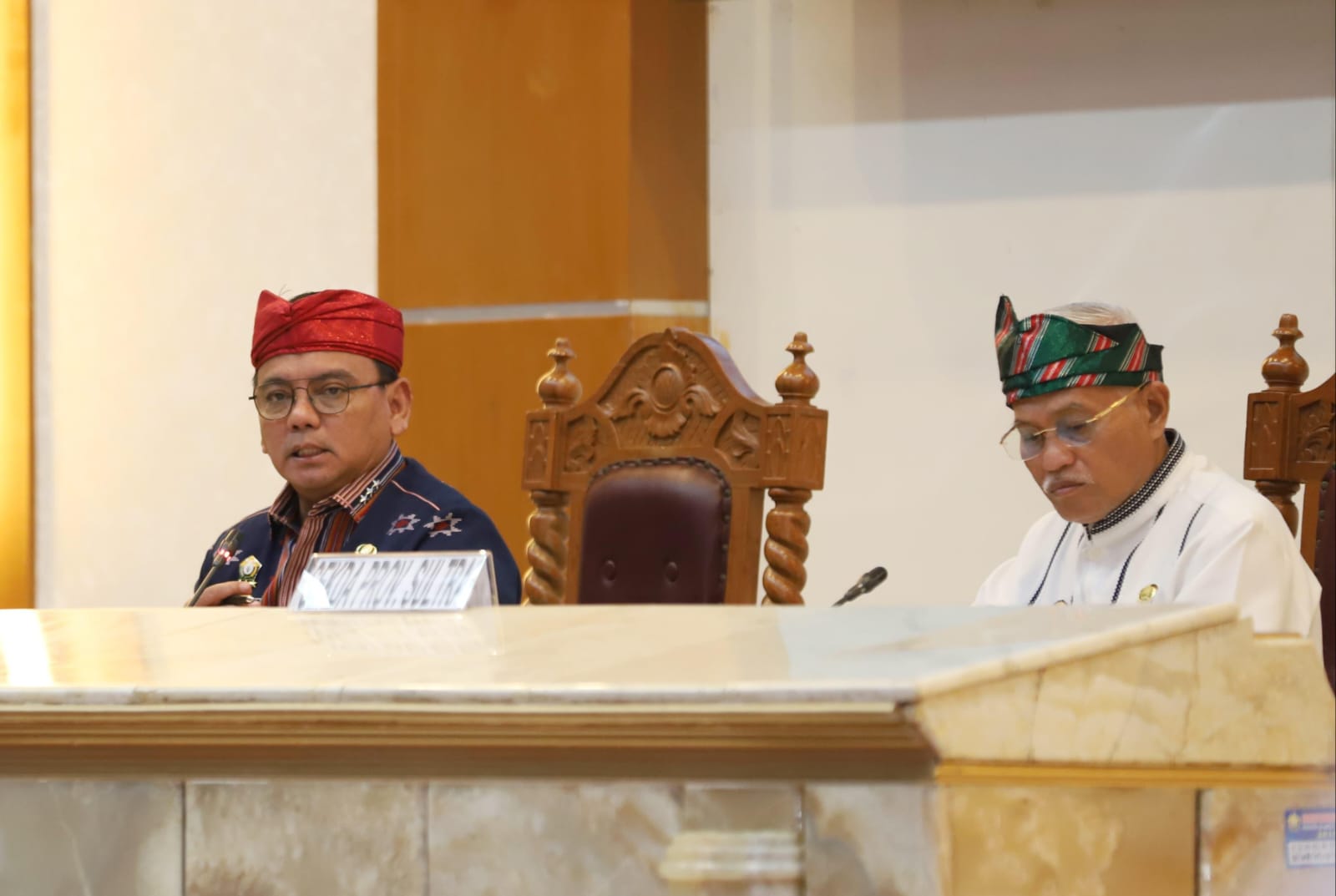 Pj Gubernur, Komjen Pol (P) Dr (HC) Andap Budhi Revianto SIK MH, didampingi Sekda Sultra, Drs H Asrun Lio MHum PhD saat memimpin rapat bersama OPD lingkup Pemprov Sultra, belum lama ini.