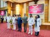 Foto bersama Pj Gubernur Sultra, Andap Budhi Revianto (tengah) usai melantik secara langsung Pj Bupati Buton, Busel dan Buteng.