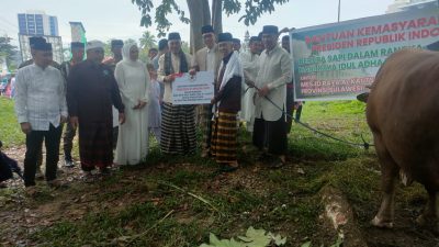 Mewakili Pj Gubernur, Sekda Sultra Bersama Ketua DPRD Salat Iduladha di Masjid Agung Al-Kautsar Kendari hingga Penyerahan Sapi Kurban Presiden