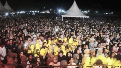 Ribuan Warga Muna Barat Deklarasi Dukung Tina Nur Alam untuk Gubernur Sultra