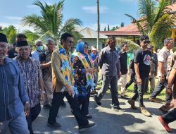 Nur Alam dan Tina Nur Alam Silaturahmi dengan Warga Tongkuno Kabupaten Muna