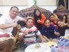 Pj Gubernur Sultra, Komjen Pol (P) Dr (HC) Andap Budhi Revianto SIK MH bersama awak media saat nobar Timnas Indonesia vs Timnas Thailand pada laga final piala AFF U-19 tahun 2024.