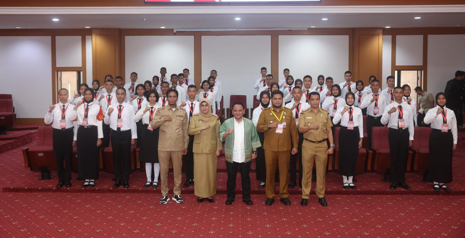 Pj Gubernur Sultra, Andap Budhi Revianto saat bersilaturahmi dengan Calon Paskibraka Provinsi Sultra, bertempat di Ruang Pola Kantor Gubernur, Selasa (30/7).