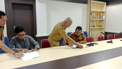 Pemprov Sultra Tandatangani Kontrak Pekerjaan Ruas Jalan Buteng Batas Wamengkoli