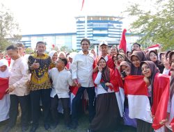 Meriahkan HUT RI, Pemprov Sultra Bagikan 17 Ribu Bendera Merah Putih
