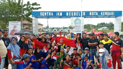 Dikbud Sultra Bersama Siswa SMA/SMK Kembali Bagikan Bendera Merah Putih ke Masyarakat