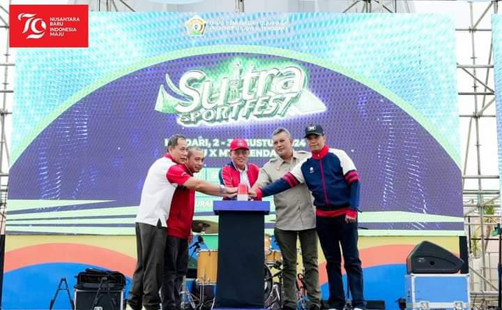 Sekda Sultra Asrun Lio saat membuka Sultra Sport Festival 2024 bertempat di Pelataran Eks MTQ Kota Kendari, Jumat (2/8) Sore. (FOTO: Biro Admin Sultra)