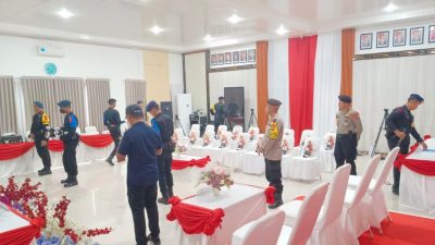 Polisi Sterilisasi Kantor KPU Sultra Menggunakan Anjing Pelacak