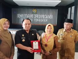 Pj Gubernur Sultra Raih Rekor MURI Peduli Syair