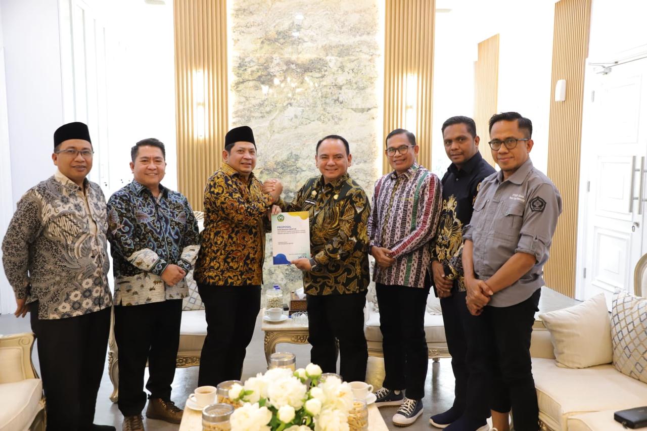 Pj Gubernur Sultra, Andap Budhi Revianto, didampingi Rektor IAIN Kendari, Husain Insawan, saat mengadakan pertemuan dengan Sekretaris Jenderal (Sekjen) Kementerian Agama (Kemenag) Republik Indonesia, Muhammad Ali Ramdhani, yang didampingi oleh Direktur Jenderal Pendidikan Islam, Abu Rokhmad, di Kantor Sekjen Kemenag RI, Kamis (19/9).