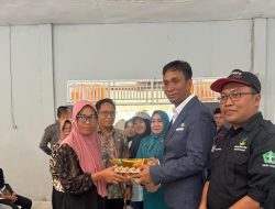 Percepat Penghapusan Kemiskinan Ekstrem, Pj Bupati Kolaka Utara Salurkan Bantuan Sosial untuk 467 KK