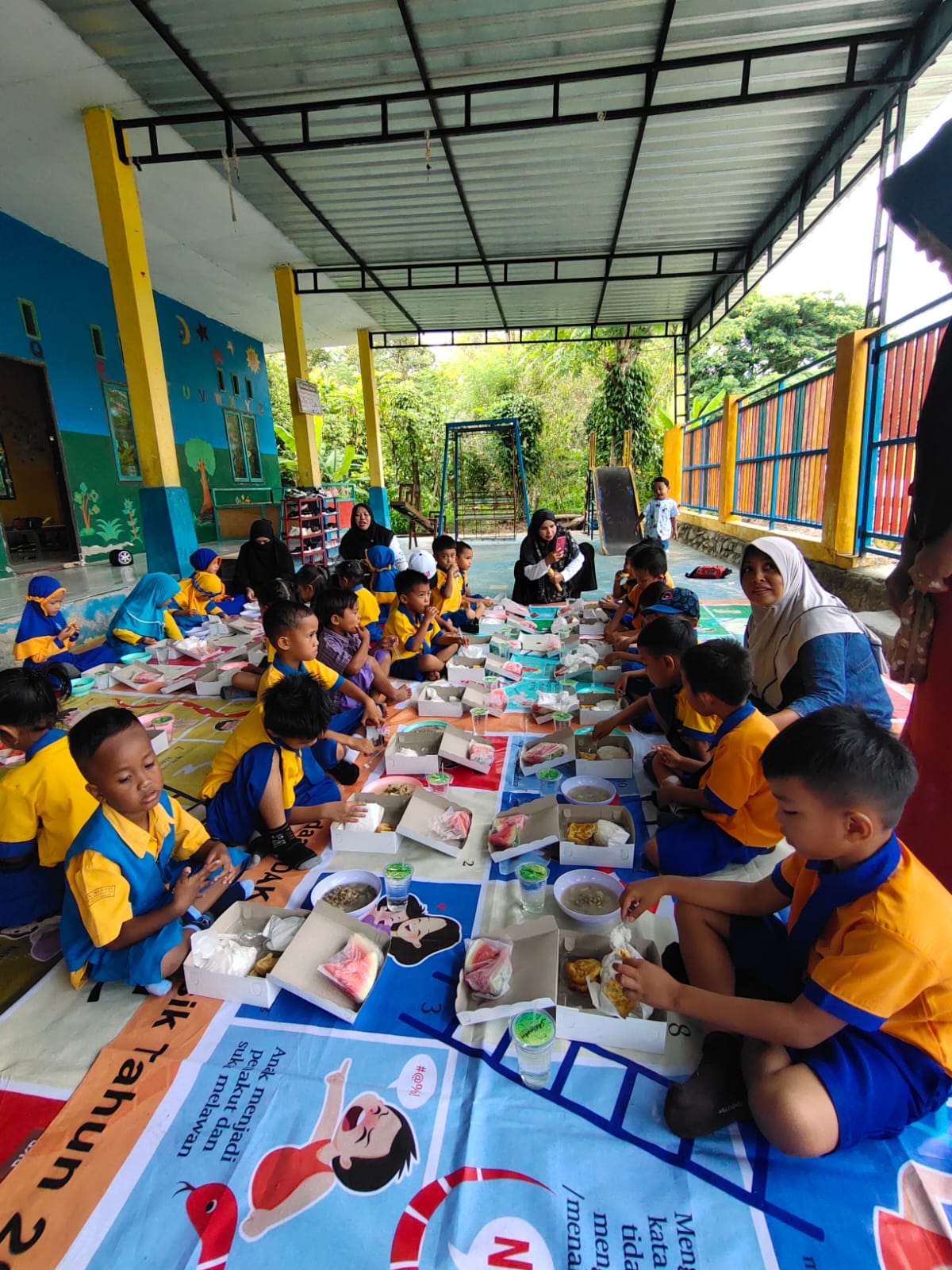Pemkab Kolaka Utara kembali melaksanakan pemberian makan siang gratis dan bergizi kepada siswa tingkat PAUD, SD, dan SMP.