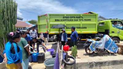 Dinas Cipta Karya Sultra Salurkan Ribuan Liter Air Bersih ke Masyarakat Soropia