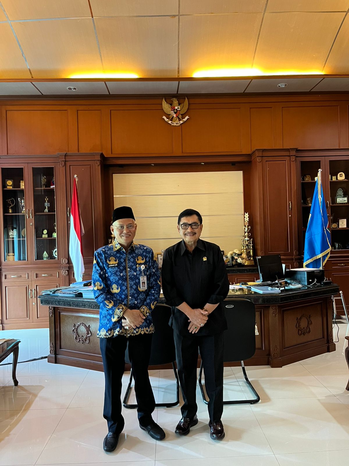 Mewakili Pj Gubernur, Komjen Pol (P) Dr (HC) Andap Budhi Revianto SIK MH, Sekda Sultra, Drs H Asrun Lio MHum PhD saat menerima kunjungan reses Anggota DPD RI, Dr H Mz Amirul Tamim MSi, bertempat di ruang Rapat Sekda Sultra, Kamis (31/12).