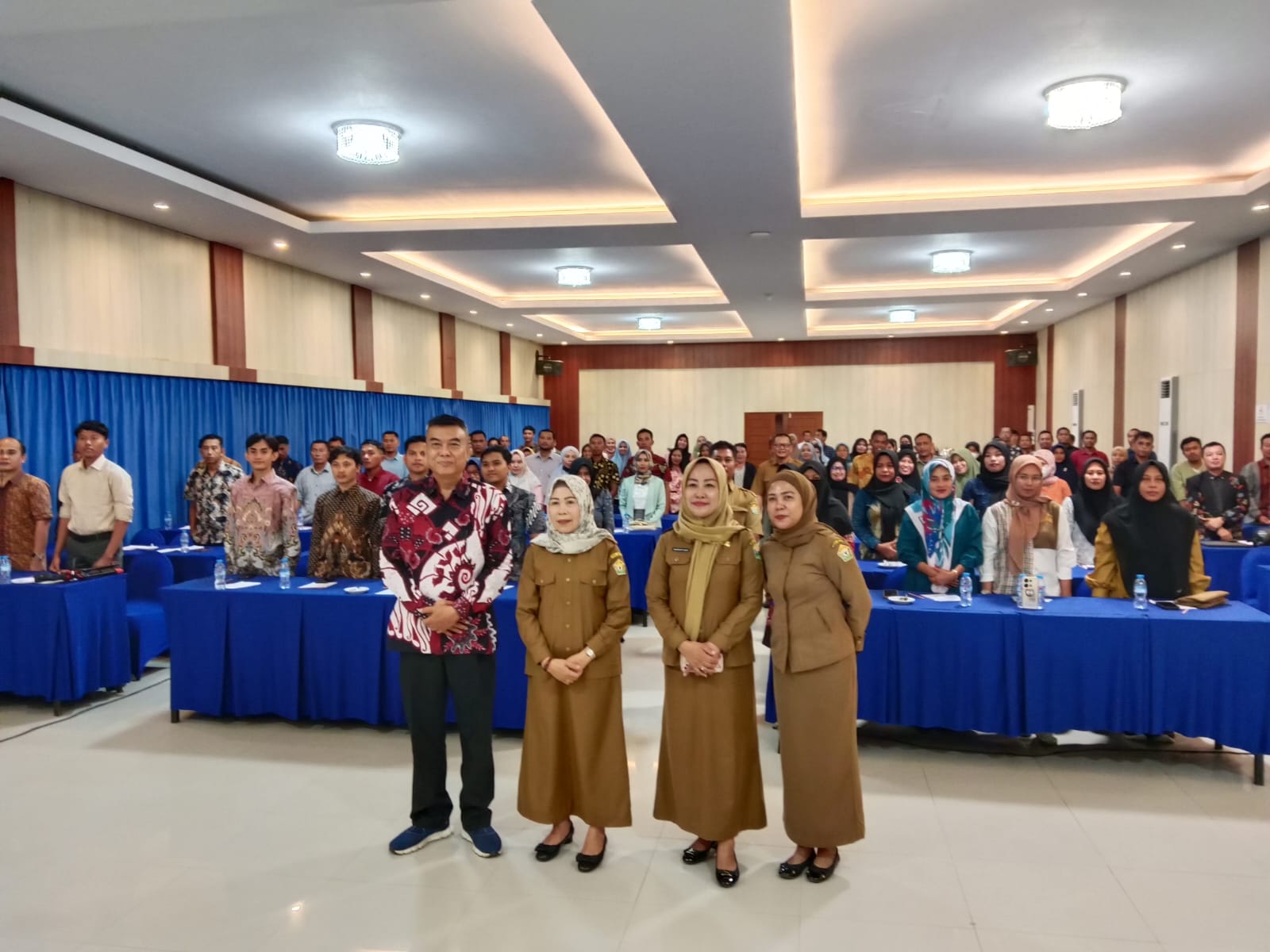 Dikbud Sultra menggandeng LOPI menggelar diklat kompetensi guru olimpiade sains pada mata pelajaran kimia dan Kebumian.