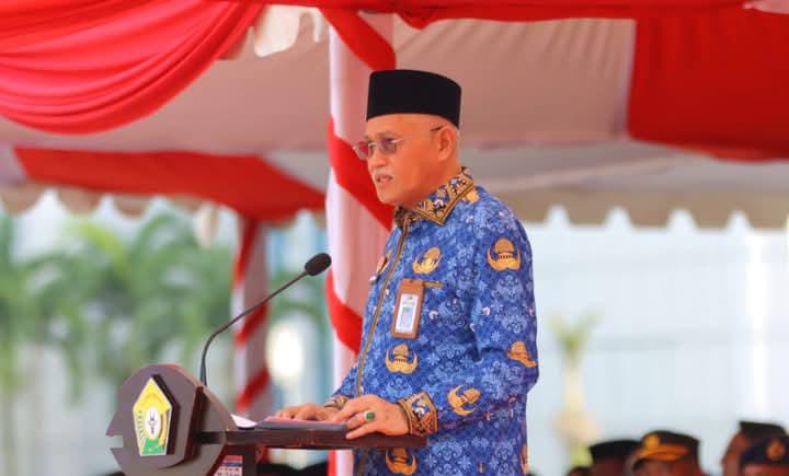 Sekda Sultra, Asrun Lio, mewakili Pj Gubernur, memimpin upacara HUT Korpri ke-53 bertempat di Lapangan Upacara Kantor Gubernur Sultra.