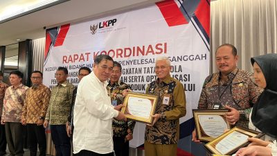 Sultra Kembali Toreh Prestasi, Raih Penghargaan Inovasi Konsolidasi Pengadaan Aspal Buton