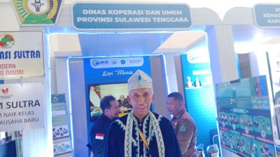 Kepala Dinas Koperasi dan UMKM Sultra, Dr LM Shalihin dalam pameran dan seminar implementasi proyek perubahan pelatihan kepemimpinan Nasional tingkat II angkatan ke-XXXV di Aula BPSDM Sultra.