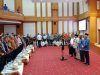 Pj Gubernur Sultra, Andap Budhi Revianto, bersama Kepala Kanwil DJPb Sultra, Syarwan, secara resmi menyerahkan DIPA dan TKDD Tahun Anggaran 2025 secara seremoni di Ruang Pola Kantor Gubernur Sultra, Kamis (19/12).