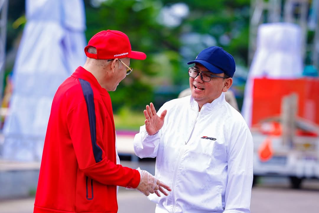 Sekda Sultra, Drs H Asrun Lio MHum PhD saat bersama Pj Gubernur, Komjen Pol (P) Dr (HC) Andap Budhi Revianto SIK MH.