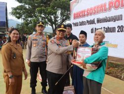 Kapolda Sultra Serahkan 200 Paket Bantuan Sosial Kepada Masyarakat Langgikima