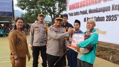 Kapolda Sultra Serahkan 200 Paket Bantuan Sosial Kepada Masyarakat Langgikima