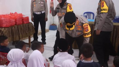 Dukung Program Pemerintah, Kapolresta Kendari Bagikan Makanan Sehat dan Bergizi kepada Murid TK Kemala Bhayangkari