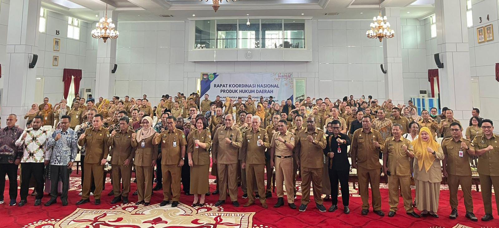 Sekda Sultra Asrun Lio saat menghadiri Rakornas pembentukan produk hukum daerah dan optimalisasi implementasi produk hukum daerah, bertempat di Pendopo Odah Etam, Kota Samarinda, Provinsi Kalimantan Timur (Kaltim).