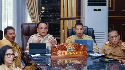 Pj Gubernur Sultra, Andap Budhi Revianto, saat membuka secara resmi Rakor Sistem Keamanan Pangan Tahun 2025 se-Sulawesi Tenggara secara daring dan luring yang berlangsung di Kantor Gubernur Sultra.