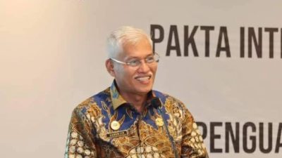 Sekda Sultra Imbau Masyarakat Kibarkan Bendera Merah Putih Mulai 1 Agustus