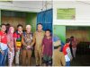 Sekda Sultra Asrun Lio saat melakukan pemantauan langsung terhadap harga dan ketersediaan stok gas elpiji tiga kilogram di pangkalan gas Walzakri, Jalan Betebete, Kelurahan Sodoha, Kota Kendari.