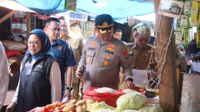 Jelang Ramadan, Kapolresta Kendari Sidak Stok Sembako di Pasar Sentral