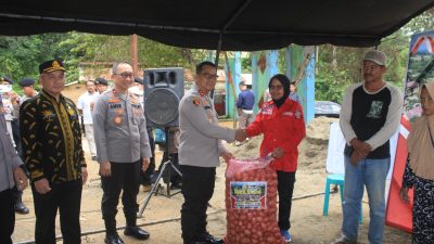 Kapolda Sultra Gelar Bakti Sosial di TPAS Puuwatu