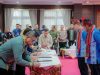 Gubernur Sultra, Andi Sumangerukka, dan Wakil Gubernur Sultra, Hugua, saat mengikuti penandatanganan pakta integritas dan perjanjian kinerja tahun 2025 lingkup Pemerintah Provinsi Sultra. (FOTO: Biro Adpim)