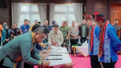 Kepala Perangkat Daerah Bersama Gubernur Andi Sumangerukka Tandatangani Pakta Integritas dan Perjanjian Kinerja