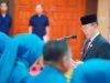 Gubernur Sultra, Andi Sumangerukka, saat melantik pengurus TP-PKK Sultra untuk periode 2025-2030 bertempat di Aula Merah Putih, Rumah Jabatan Gubernur Sultra, Selasa (11/3).