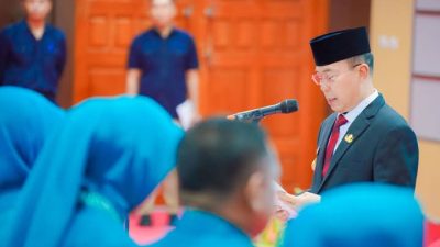 Lantik Pengurus TP-PKK Sultra, Gubernur Andi Sumangerukka Tegaskan Pentingnya Peran Keluarga