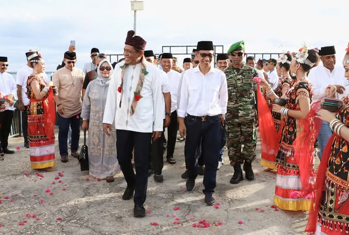 Wagub Sultra, Ir. Hugua, saat melaksanakan kunjungan kerja ke Kabupaten Wakatobi dalam rangka Safari Ramadan pada Kamis (14/3).