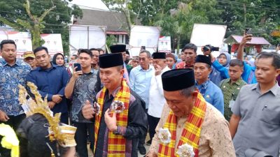 Gubernur Sultra Andi Sumangerukka saat menghadiri peresmikan dua gedung baru SMA Negeri Unggulan di Sultra dan dirangkaikan dengan Peresmian Fasilitas 9 SMA lainya.