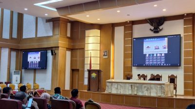 Sekda Sultra Asrun Lio saat memimpin rapat persiapan Jambore Tangguh Bencana yang akan berlangsung pada 19-21 April 2025.