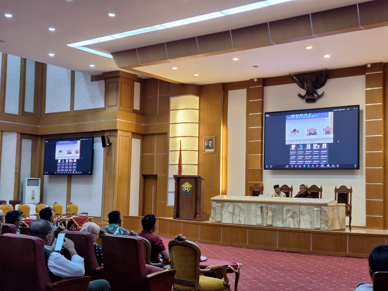 Sekda Sultra Asrun Lio saat memimpin rapat persiapan Jambore Tangguh Bencana yang akan berlangsung pada 19-21 April 2025.