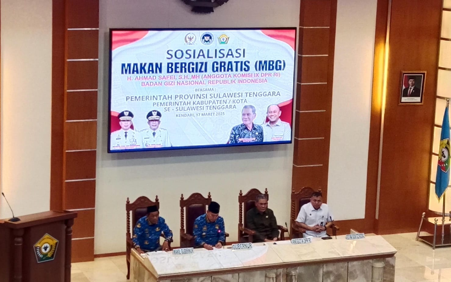 Sosialisasi MBG oleh Ketua Komisi IX DPR RI, H. Ahmad Safei, dan perwakilan Badan Gizi Nasional RI, bersama Gubernur Sultra Andi Sumangerukka dan Bupati/Wali Kota se-Sultra bertempat di Ruang Pola Kantor Gubernur Sultra, Senin (17/3).