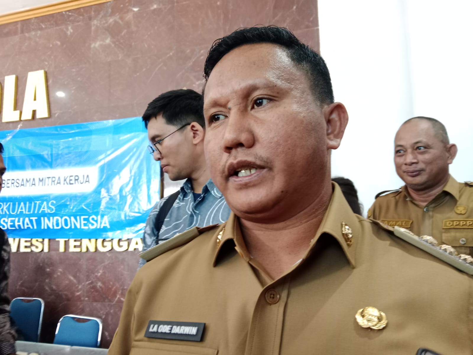 Bupati Muna Barat, La Ode Darwin.