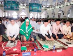 Gubernur Sultra Salat Idulfitri di Masjid Al-Kautsar Kendari