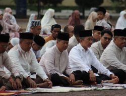 Polda Sultra Gelar Sholat Idul Fitri di Lapangan Apel Presisi