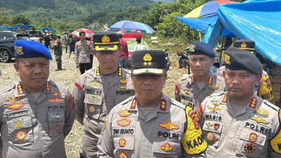Kapolda Sultra Tinjau Langsung Lokasi Banjir di Konut