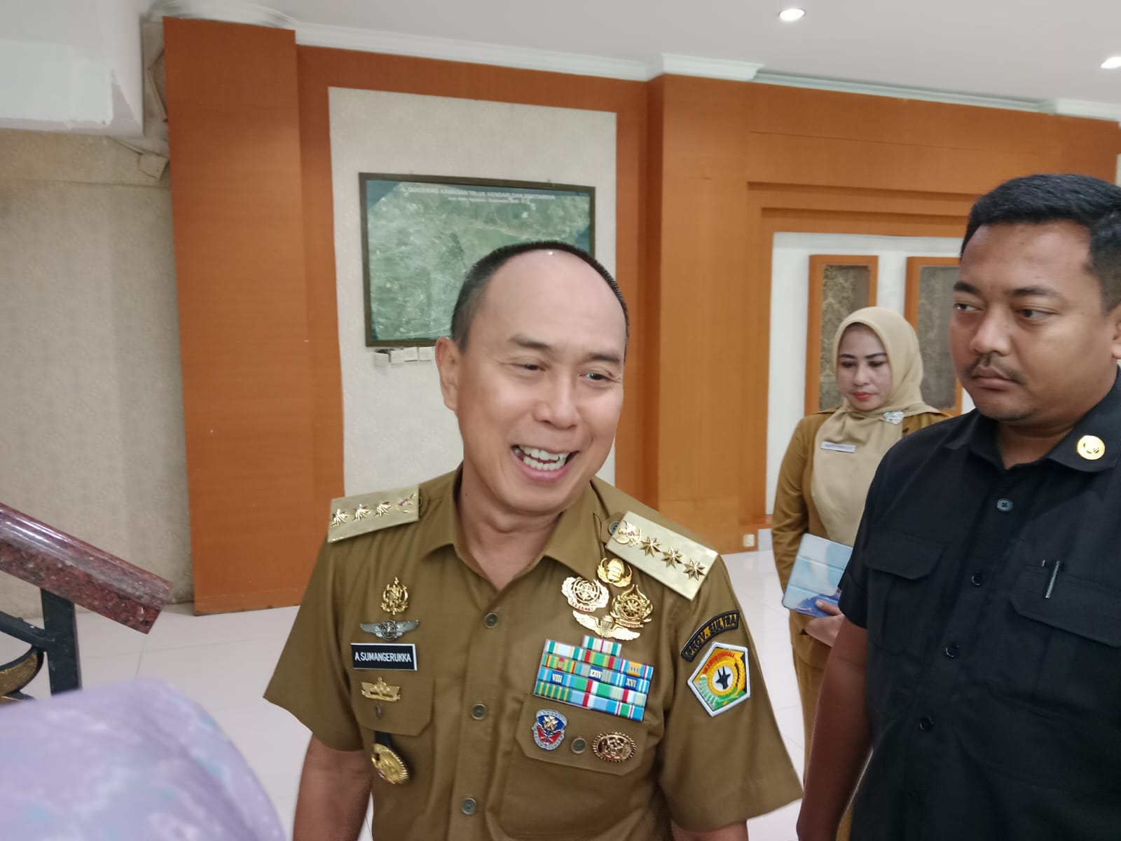 Gubernur Sultra, Andi Sumangerukka.